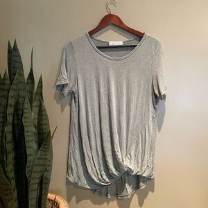 SINUOUS LIGHT GREEN BOTTOM KNOT SPRING TOP